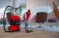 Numatic PBT230 odkurzacz bateryjny z dwiema bateriami – w akcji 1