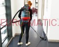 Odkurzacz plecakowy Numatic RSV150 sieciowy, zbiornik 5 l – w akcji 2